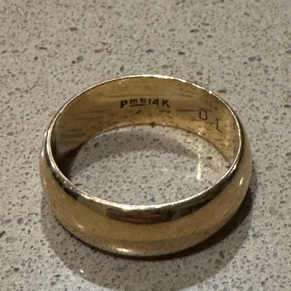 Men's 8mm Comfort Fit 14k Yellow Gold Wedding Band engraved size 11